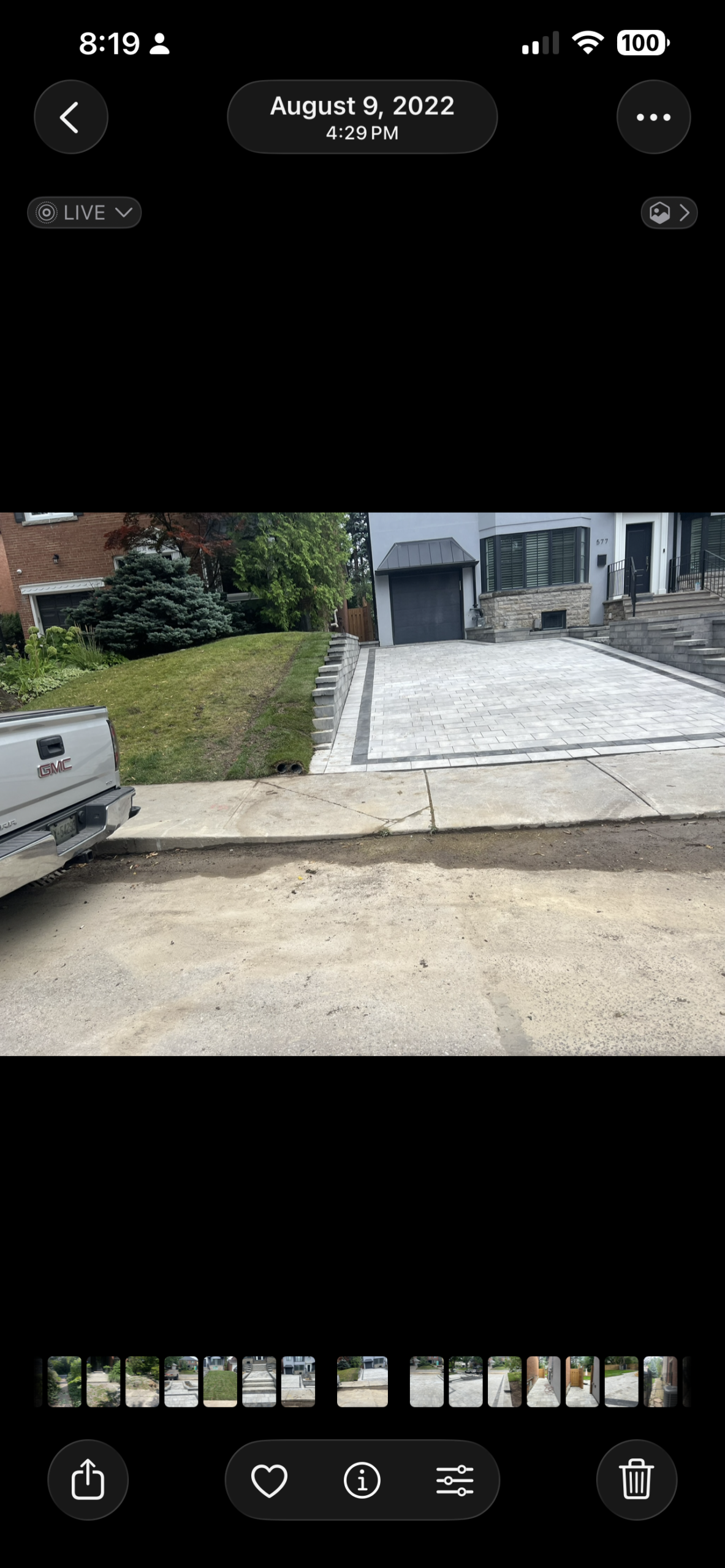 Interlock driveway with contrasting border
